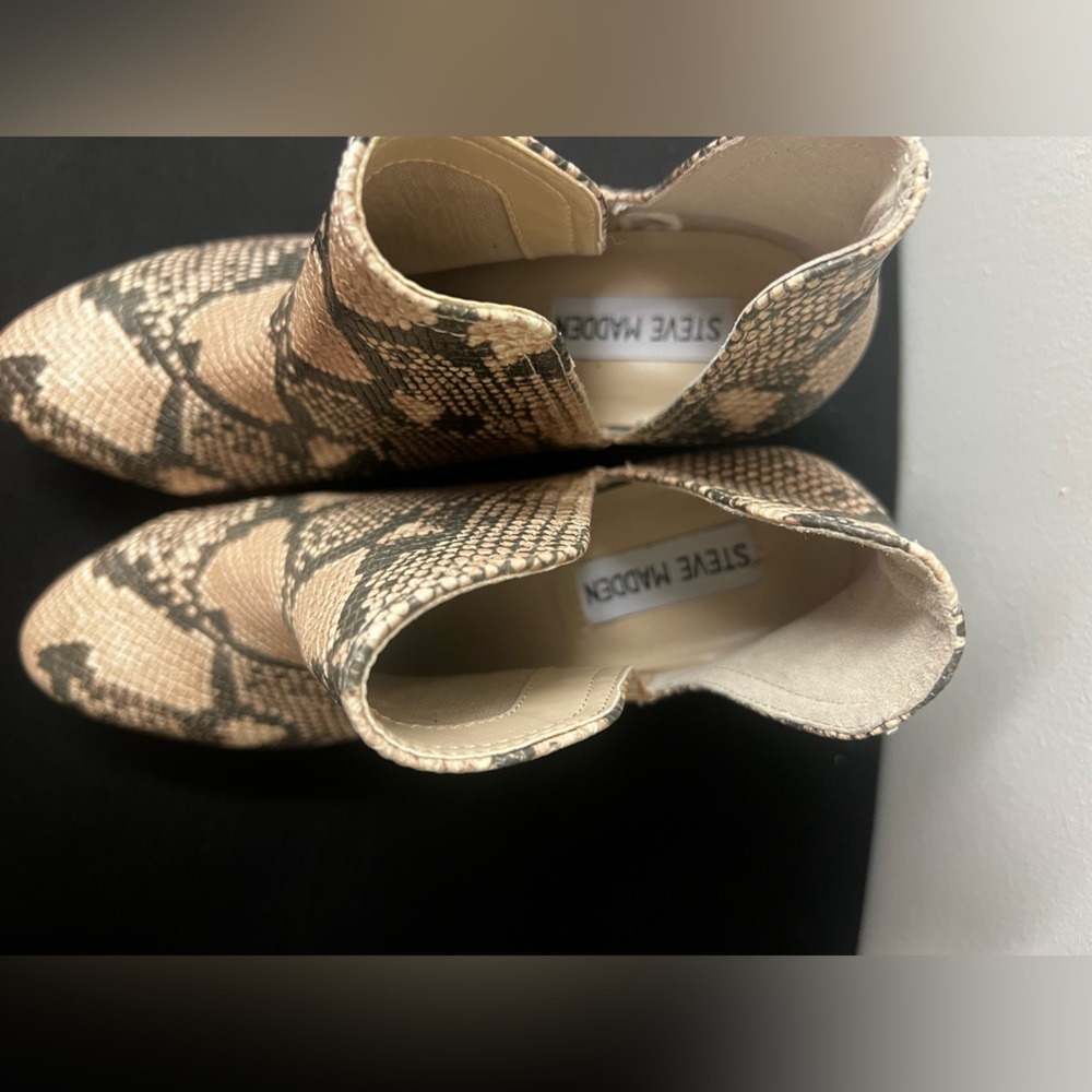Steve Madden Beige and Black Snakeskin Ankle Boots - Picture 8 of 9